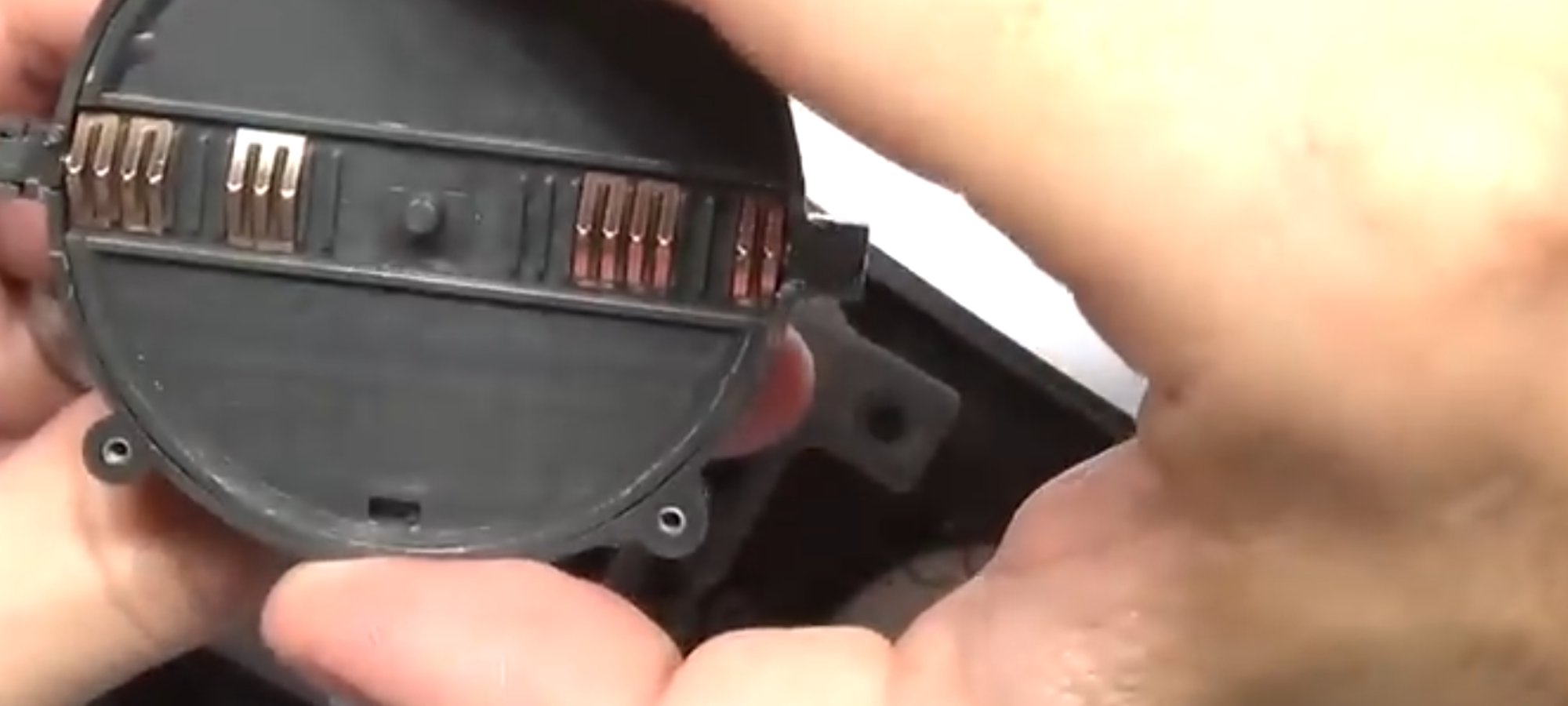 Screenshot_۲۰۲۳۰۴۰۱-۲۲۲۵۵۲_Video Player.jpg